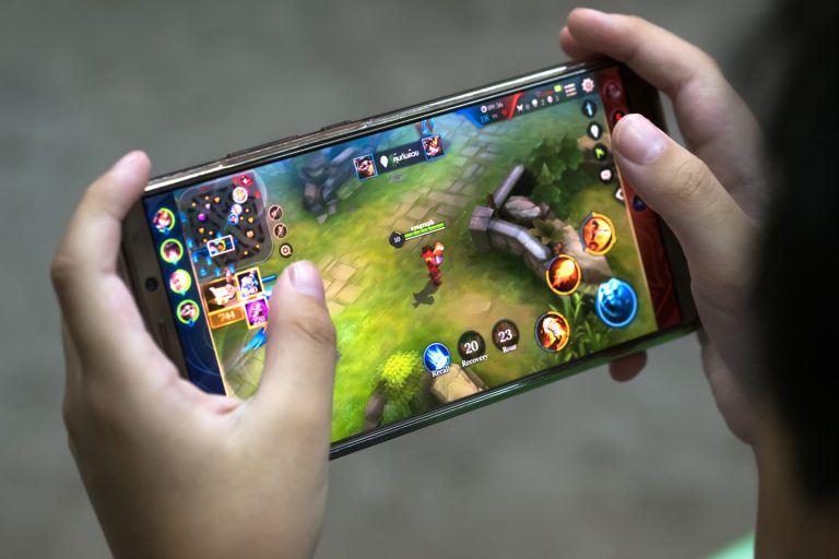 Why Do People Prefer Gaming via Mobile Phone? 